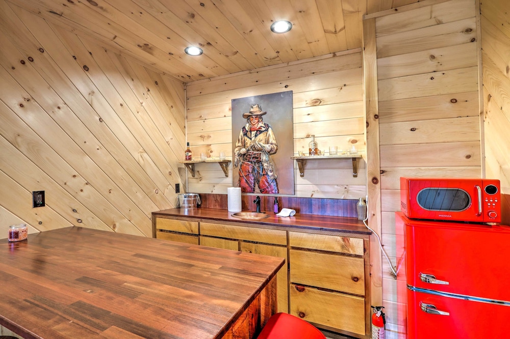 Luxury Cabin Vacation Rental in Mineral Bluff view 5