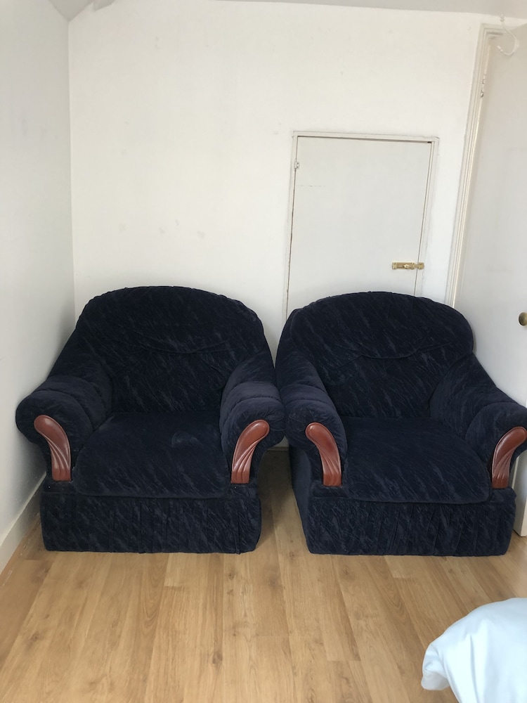 2 Bed Apartment in Basingstoke view 5