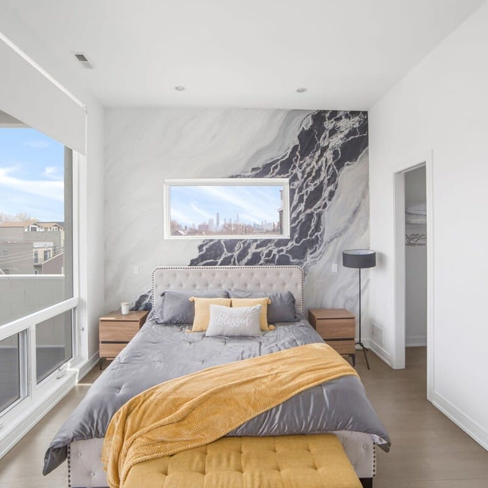 4-bedroom Penthouse w 2 Large Balconies Rooftop