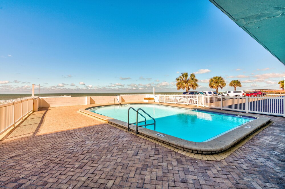 Sunset Chateau 409