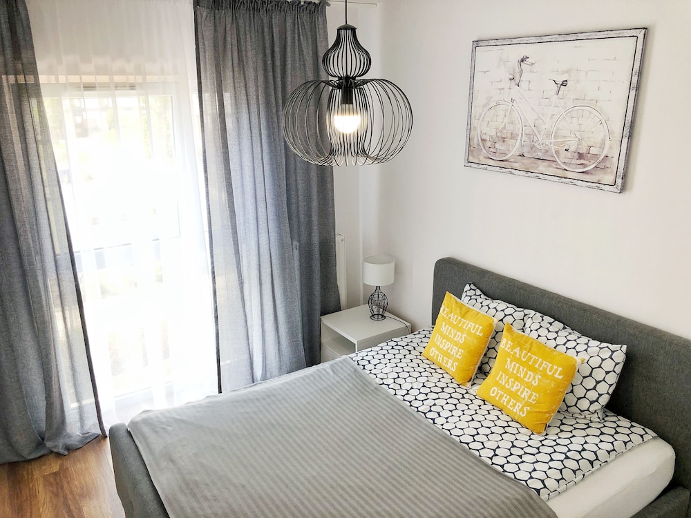 Fox Center Apartments