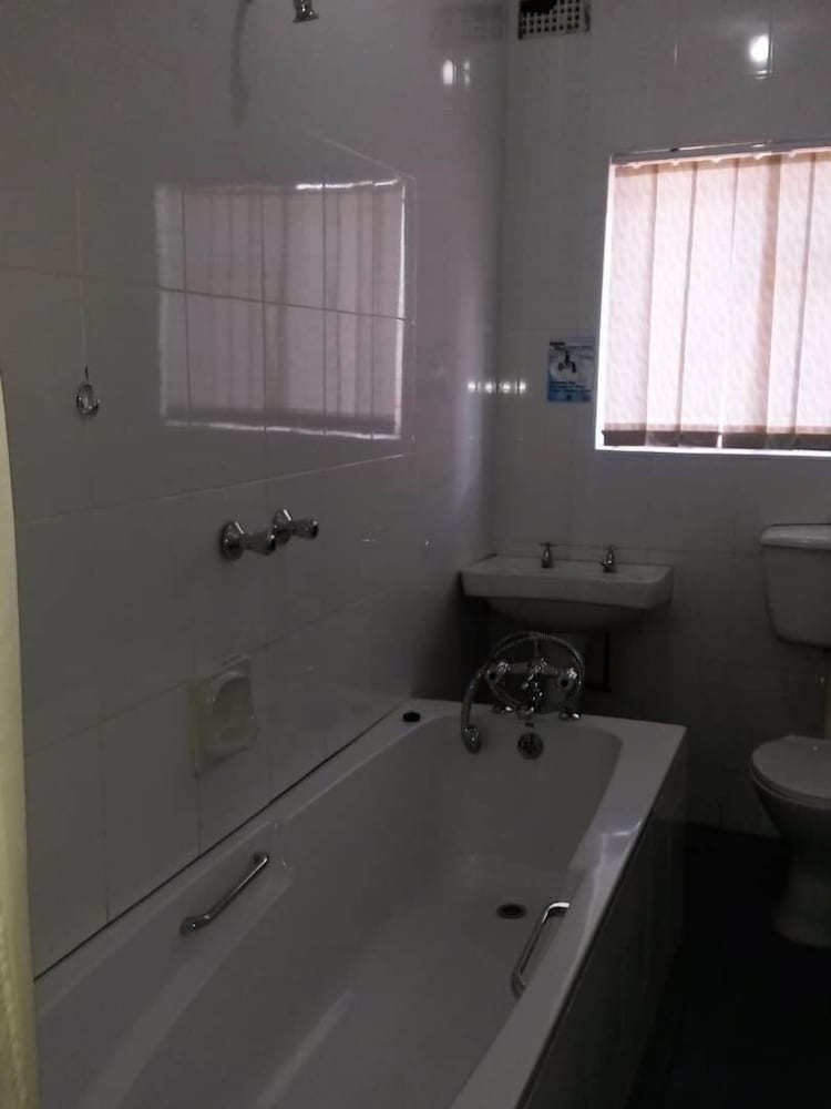 Ingwe Place Guest House view 4