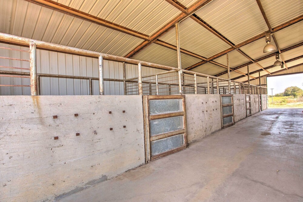 Ranch Getaway With Pool and Horse Stall Access! view 4