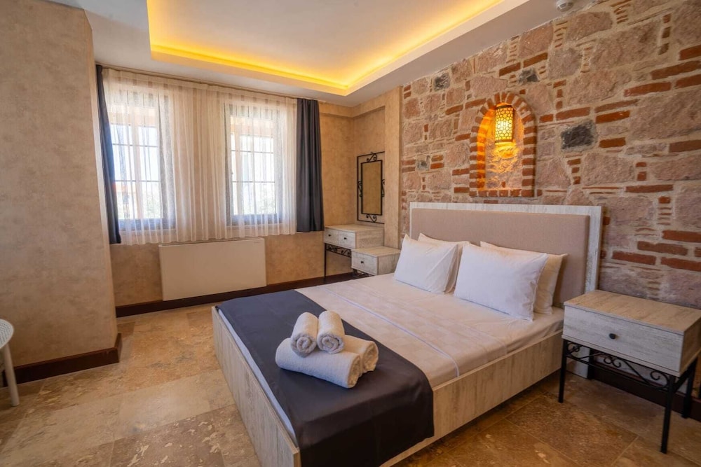 Cunda Tasci Otel view 2