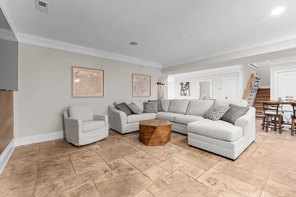 Sunset Pointe by Avantstay Waterfront, Beach, Fire Pit Sleeps 14 5bdr 4BA