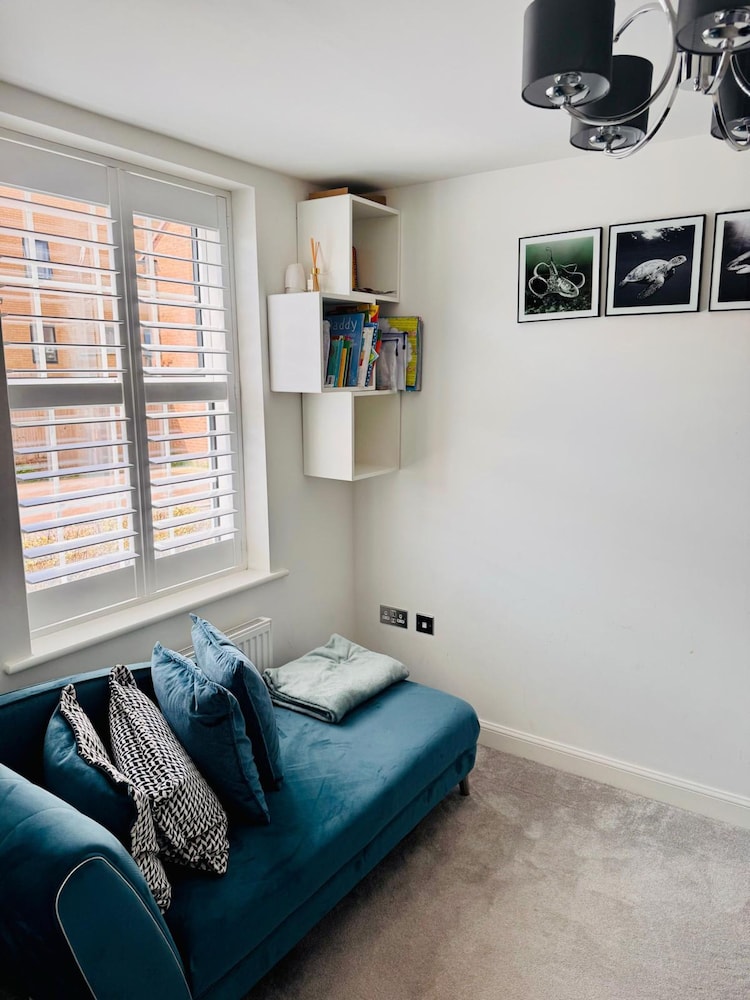 Luxurious Majestic 4 Bedroom- Free Parking