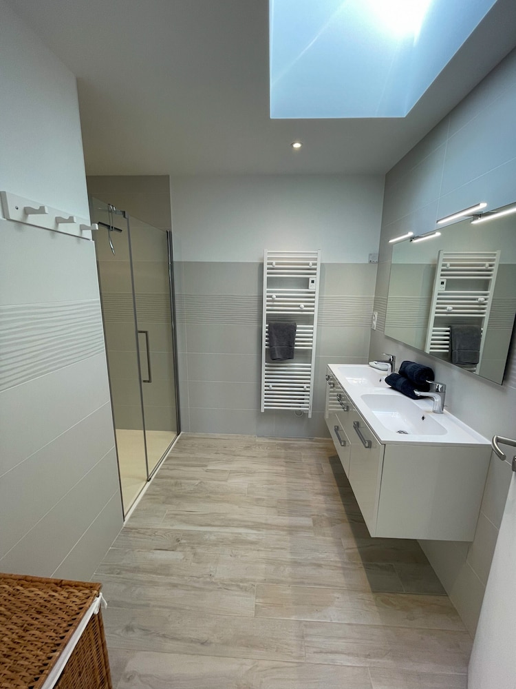 House in Ploudalmezeau With Heated Pool & Beaches