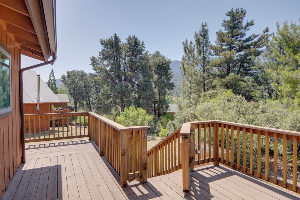 Mountain-view Haven w/ Deck in Pine Mountain Club