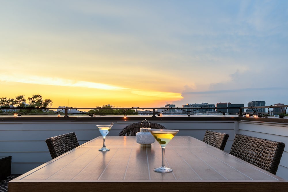 Melodic Skyline - Rooftop Views - 12th S District