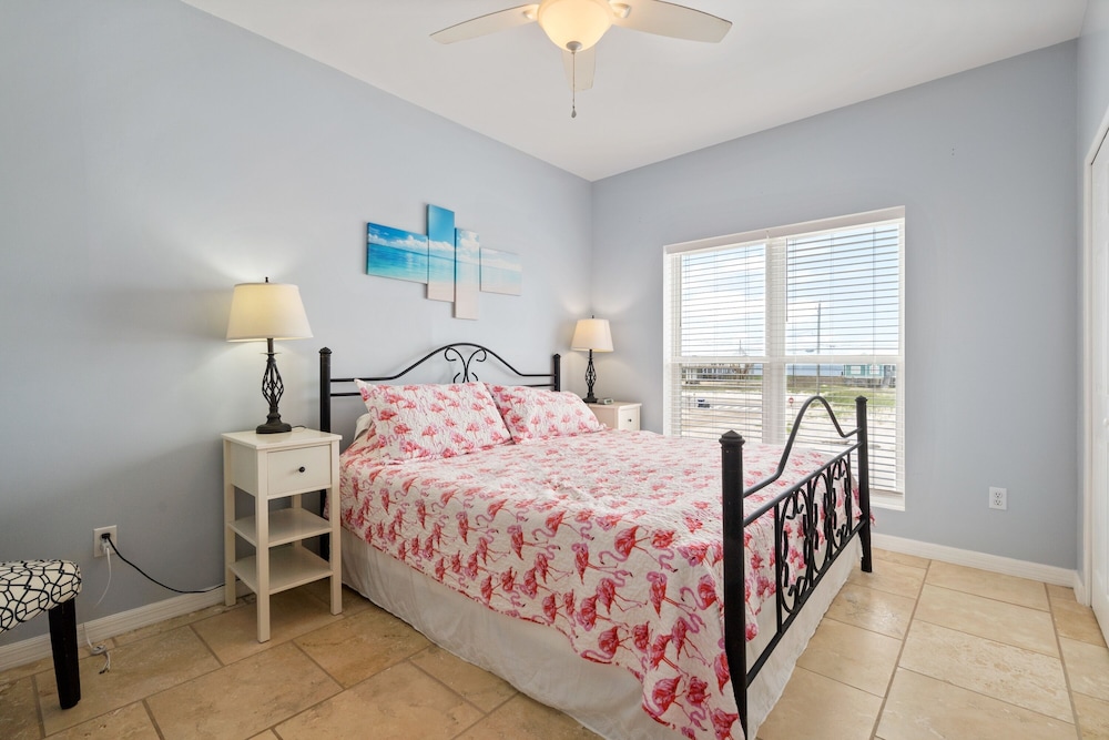 Marisol - Pet Friendly And Gulf Front! Enjoy The Large Deck With Amazing Views! 3 Bedroom Home by RedAwning view 4
