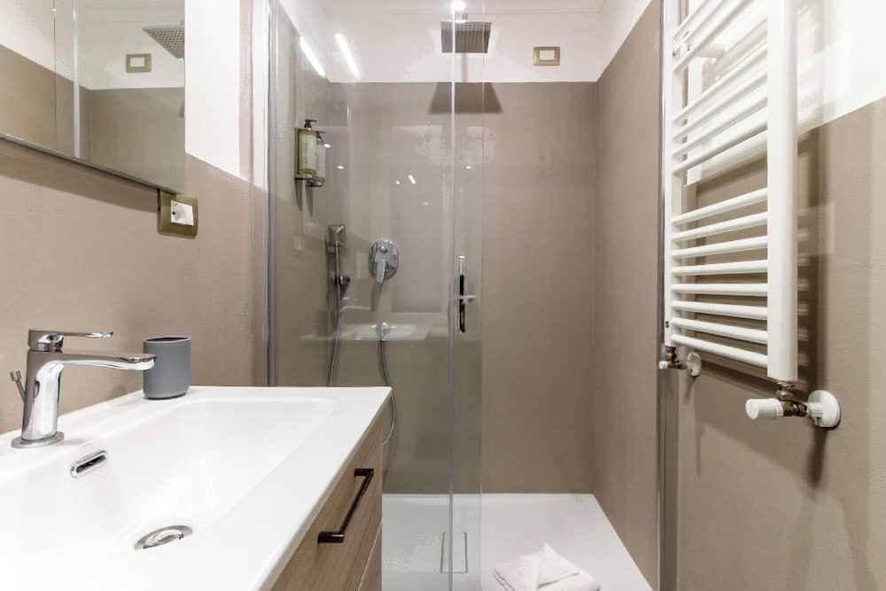Velia Relais