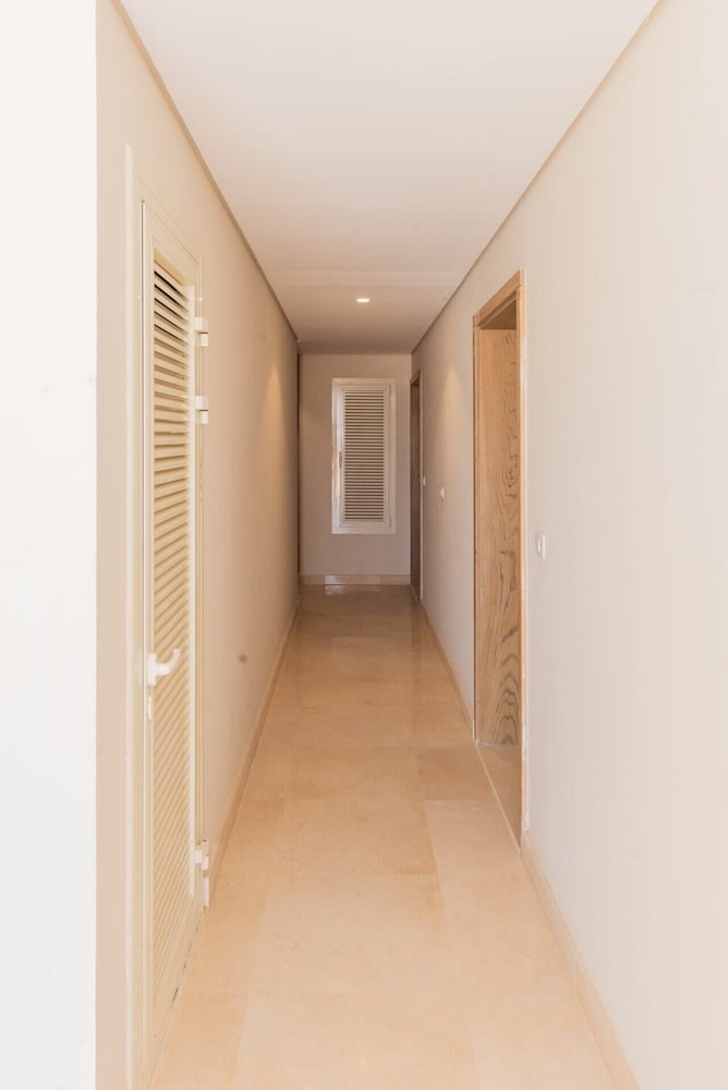 Xuru Stays I Exotic 1bdr w/ Outdoor Terrace Pool & Beach Access