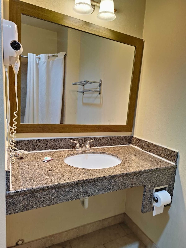Westwood Inn Extended Stay by OYO Gonzales TX