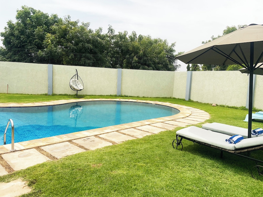 Ngare Lodge