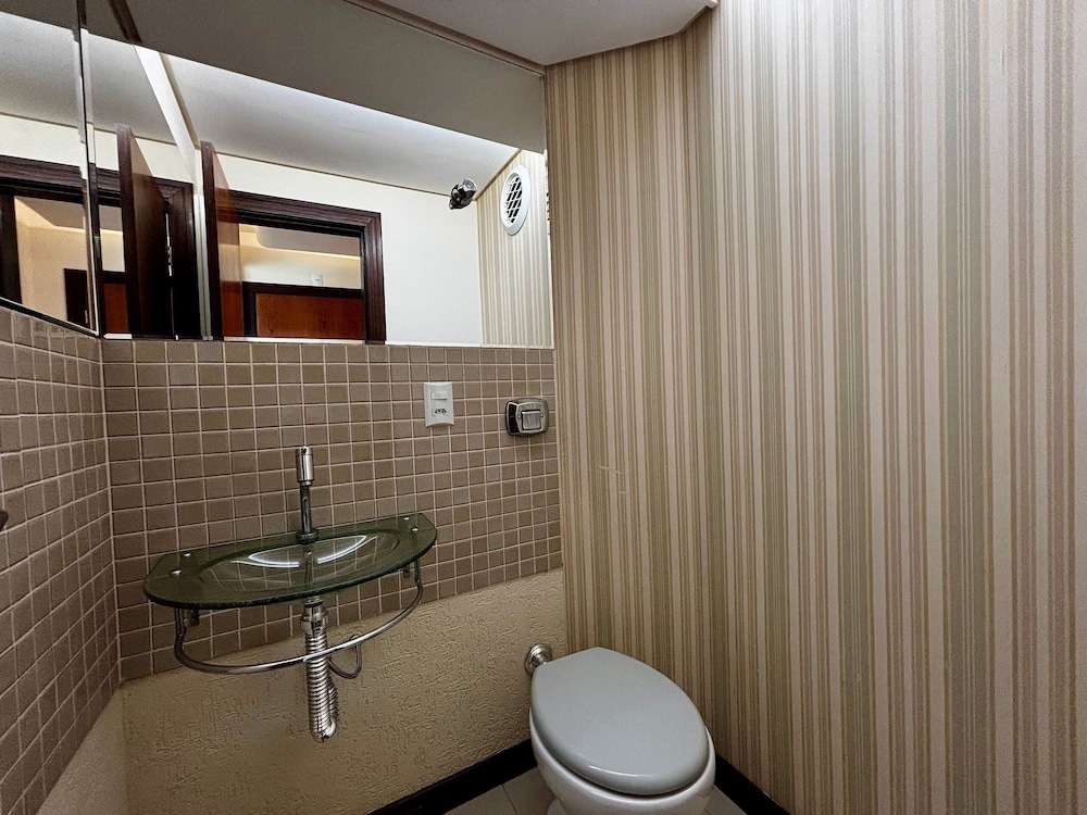 Apt w/ Gourmet Balcony Oceanfront Rkr0502