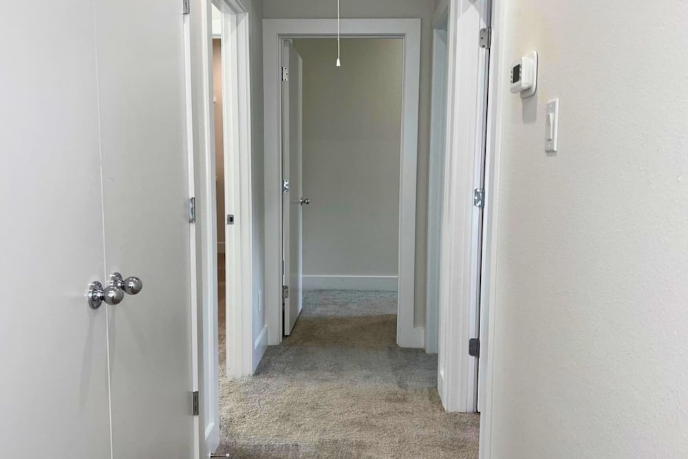 Gated 3BR Home 10 Mins Downtown