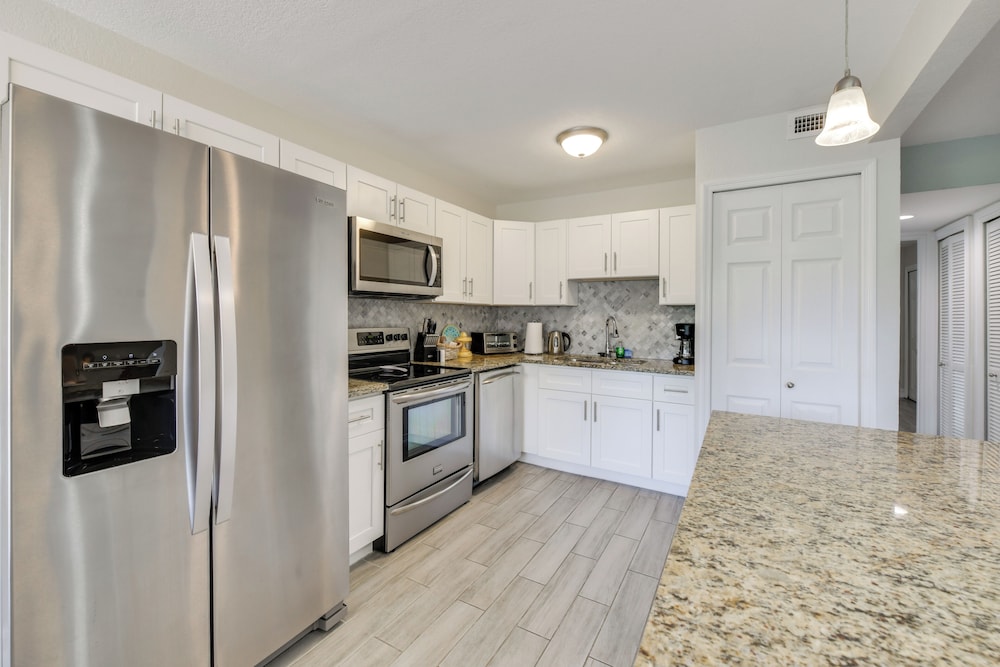 3 Mi to Siesta Key Beach: Condo w/ Heated Pool!