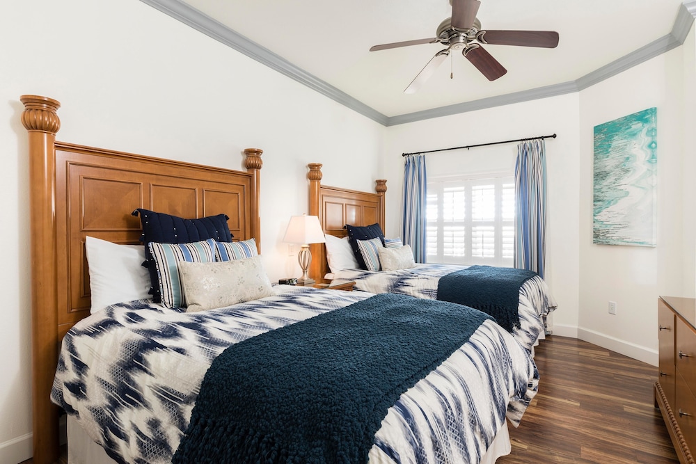 Condo Centre Court Supreme 3 Bedroom Reunion