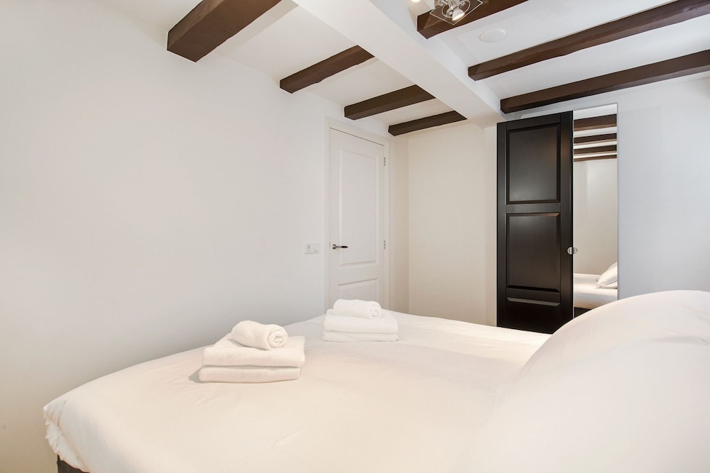 Canal Garden Apartment 11
