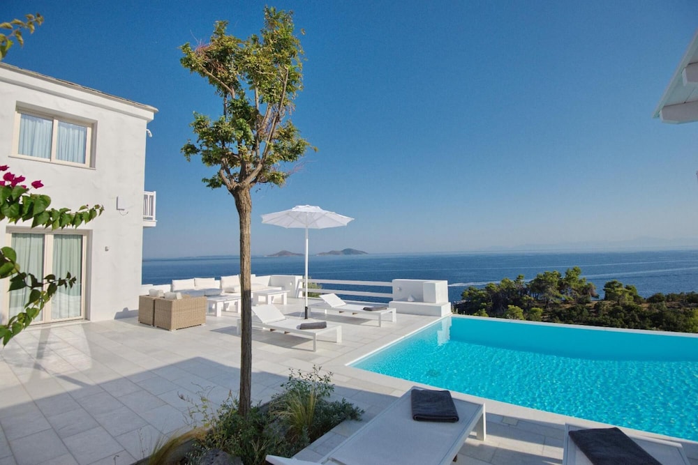 Villa Perseas in Alonnisos view 4
