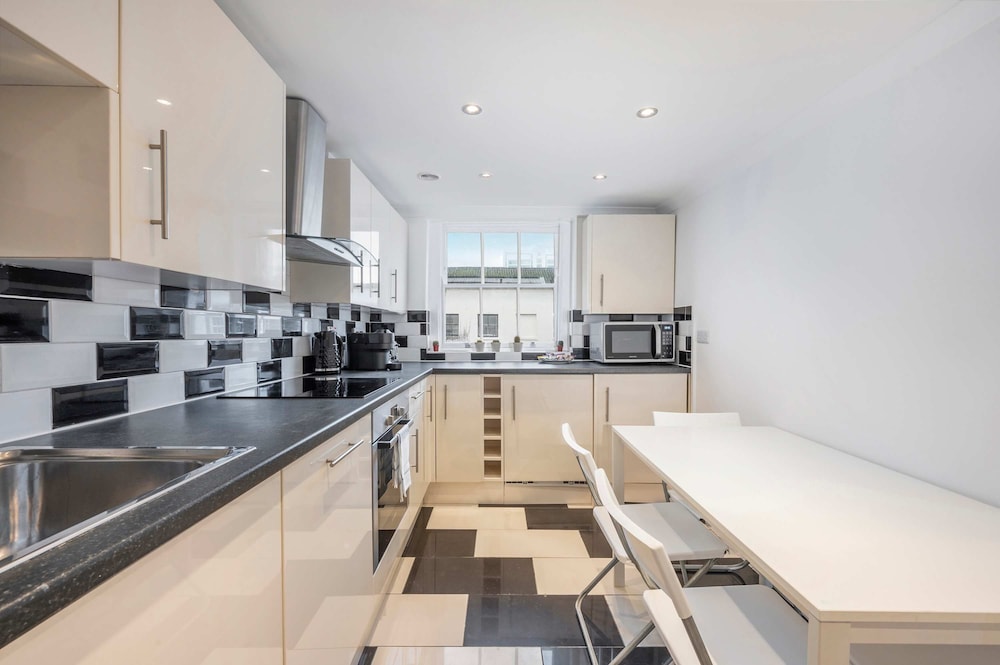 Above Beyond - Fitzrovia - by Frankie Says