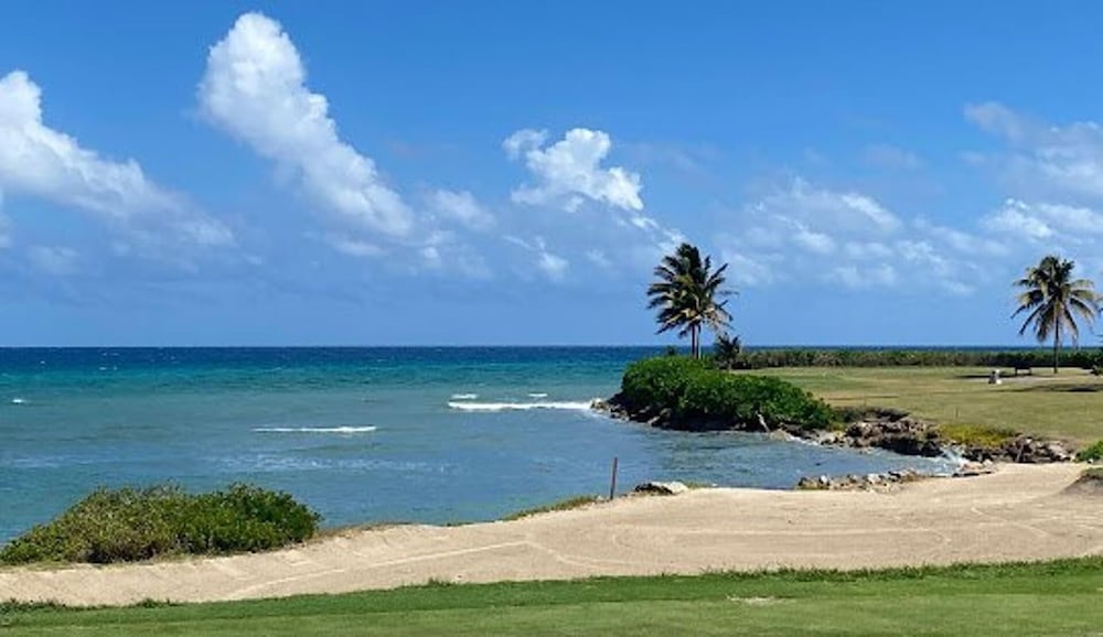 Oceanview 1-bed Apt w/ Pool, Bar & Beach Access