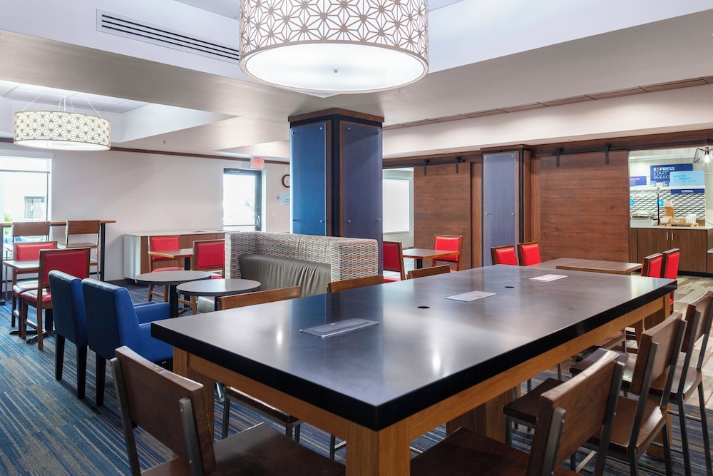 Roanoke Rapids Vacations - Holiday Inn Express  Suites Roanoke Rapids SE, an IHG Hotel - Property Image 26