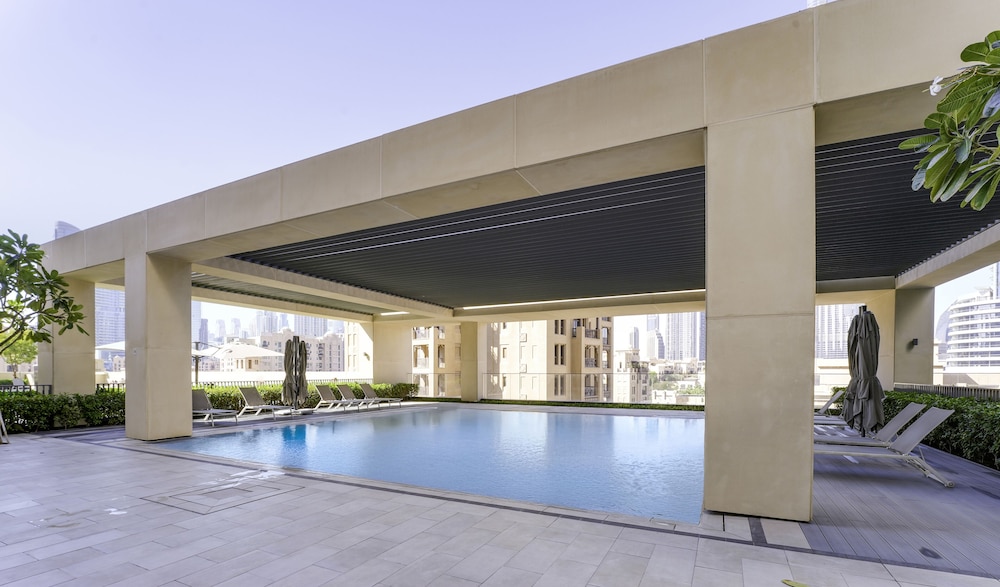 Sleek 1BR in Burj Royale with Canal View