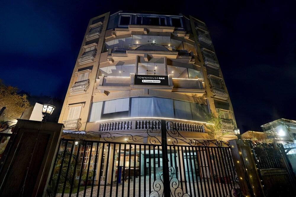 Elegant Stays With Rooftop Restro and Hill View
