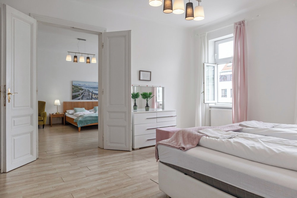 Elegant Room Shared Apt Heart of Vienna