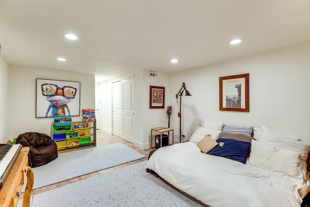 24 Mi to Slopes! Family Reno Home w/ Outdoor Oasis