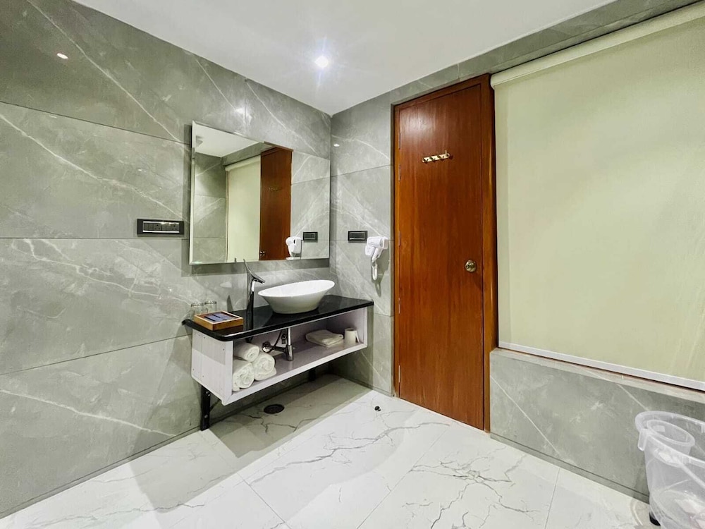 Le OVAL Hotel & Resorts