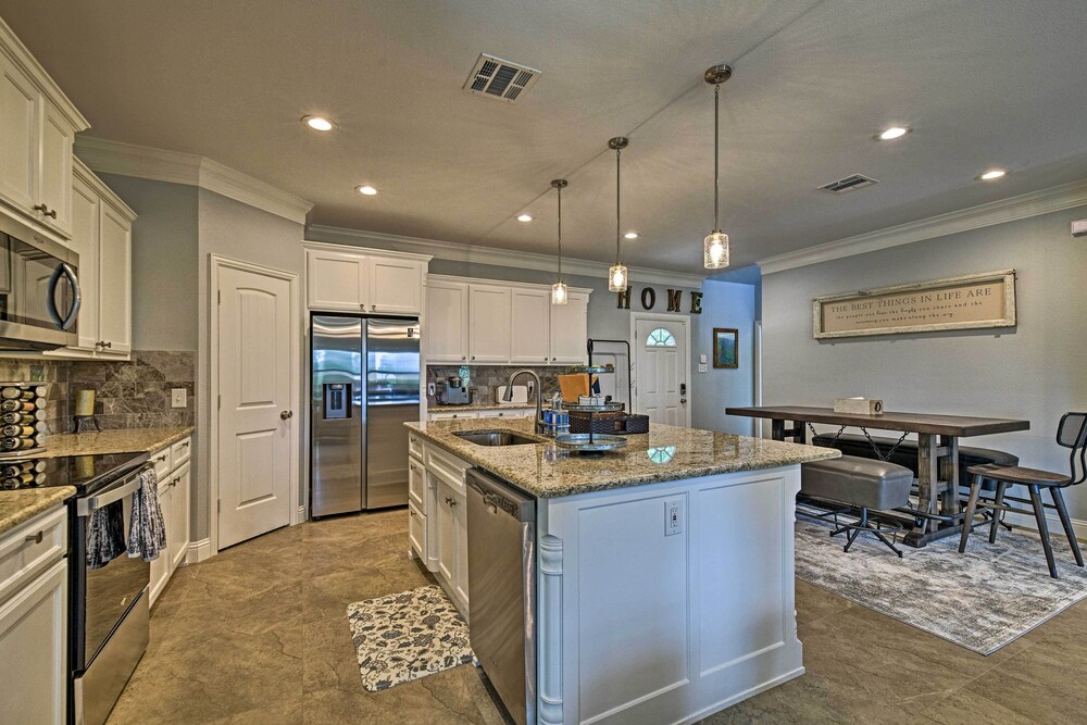 Luxury Granbury Home w/ Game Room: Steps to Lake!