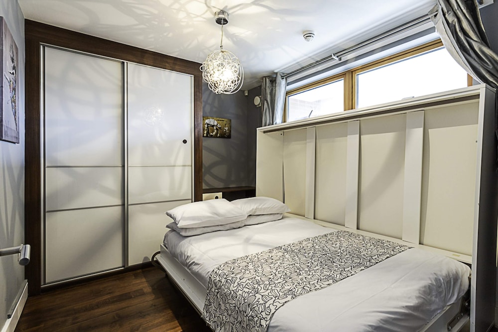 Modern 2-bed Flat, Bethnal Green