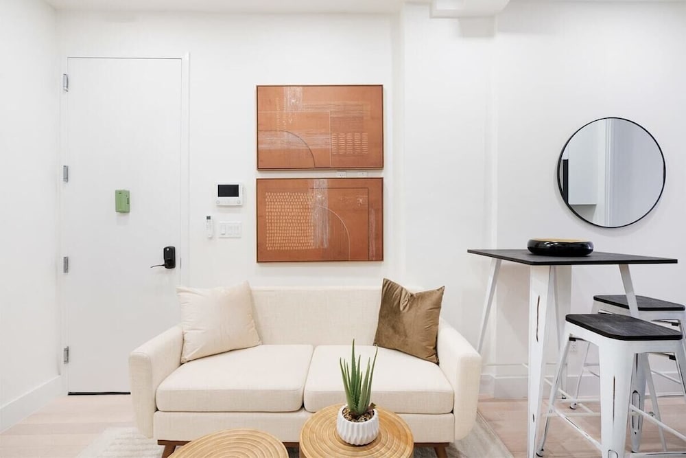 48 Midtown West Apt