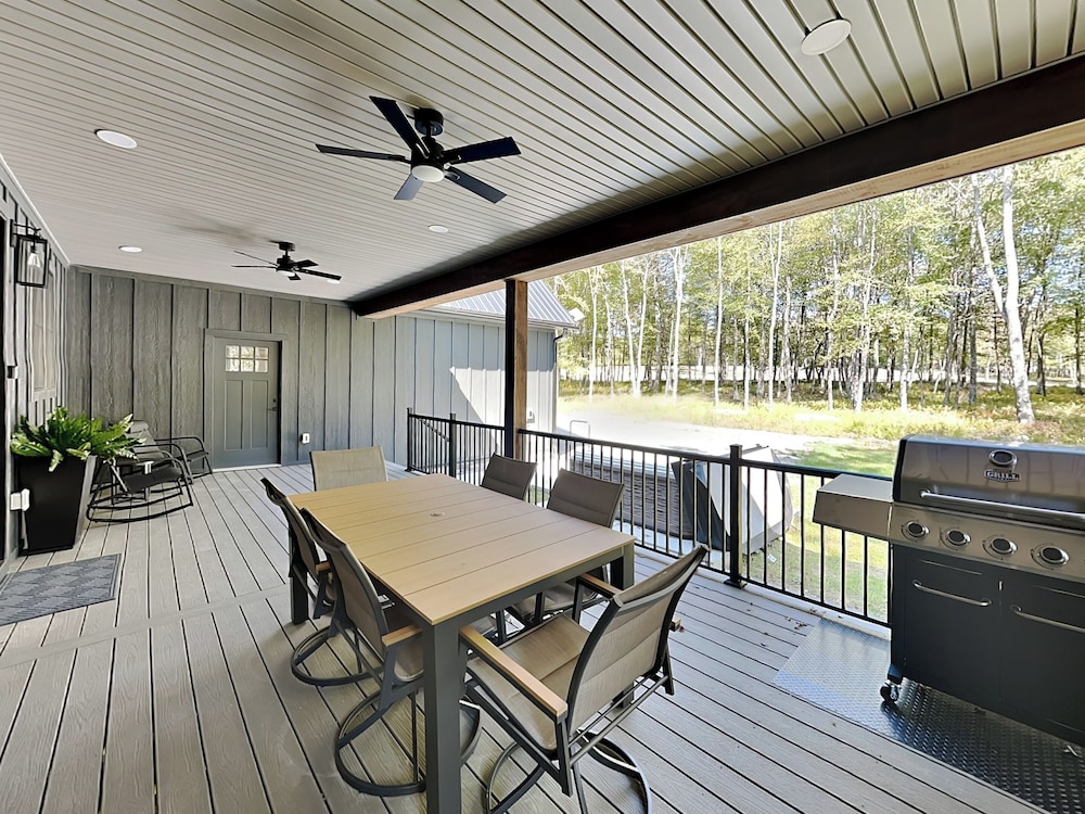 Holiday House by Taylor Made Deep Creek