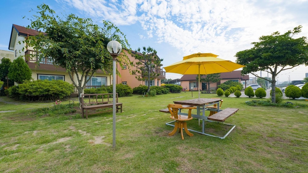 Jeju Sigan Yeohaeng Huyang Pension view 3