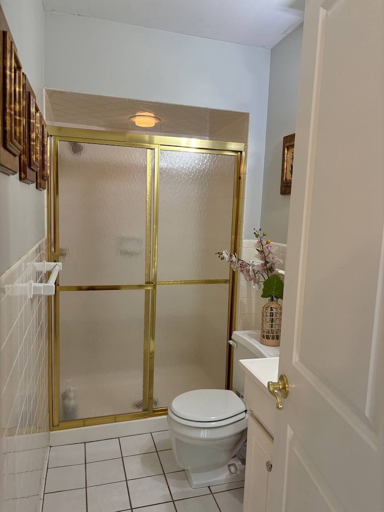 Luxury Modern Stay - 2000 Sqft