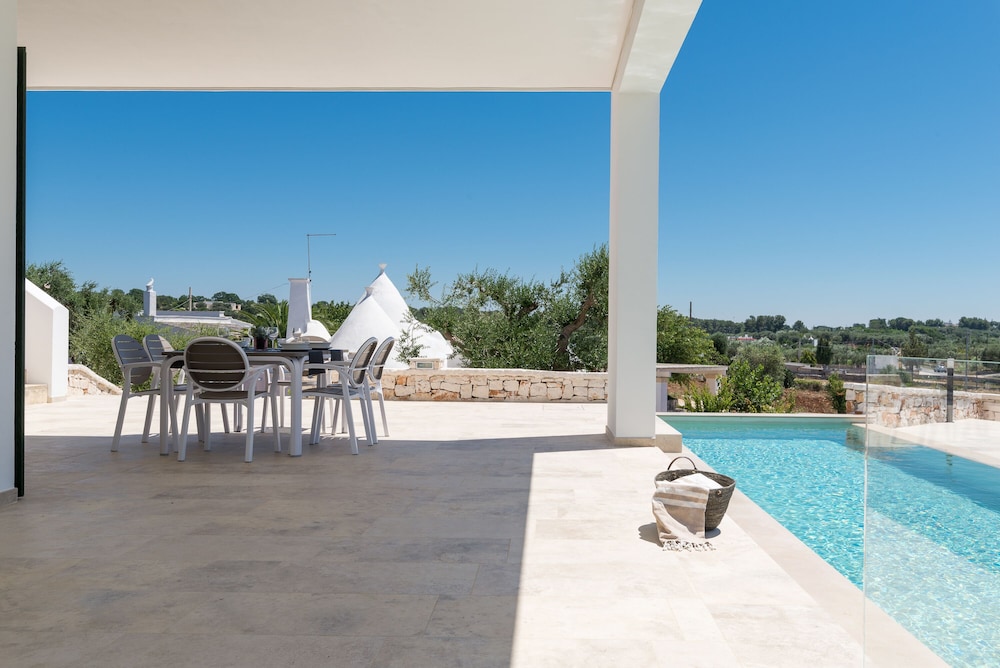 Villa, Trulli e Piscina nel Cuore della Valle d'Itria