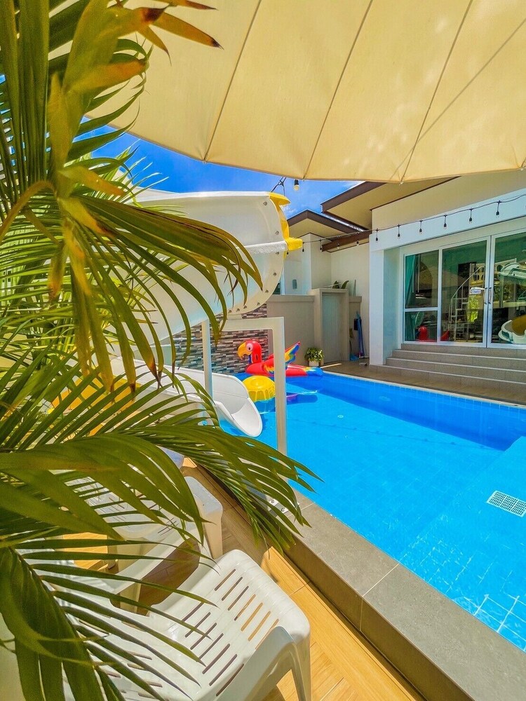 Le poulet poolvilla khanom