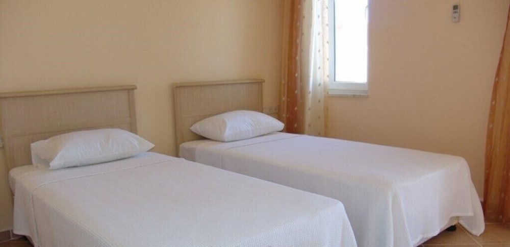 Villa PN13 by JoyLettings view 2