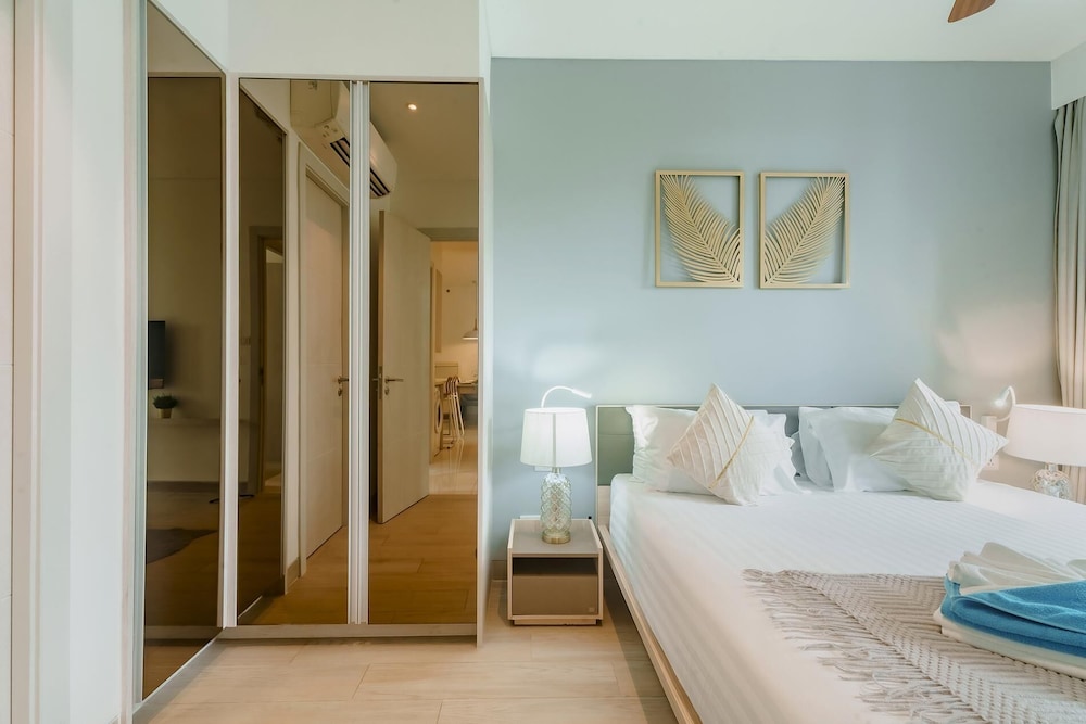 Cassia Exclusive Lake View Condo, Bang Tao Beach