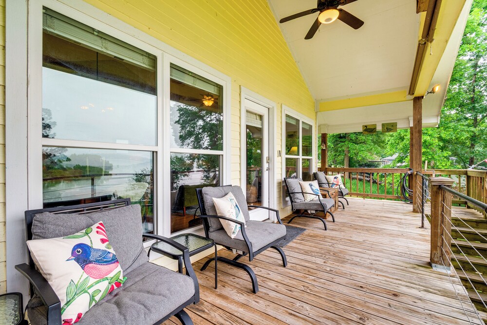 Views, Sunsets & Wildlife: Waterfront Gem in Texas