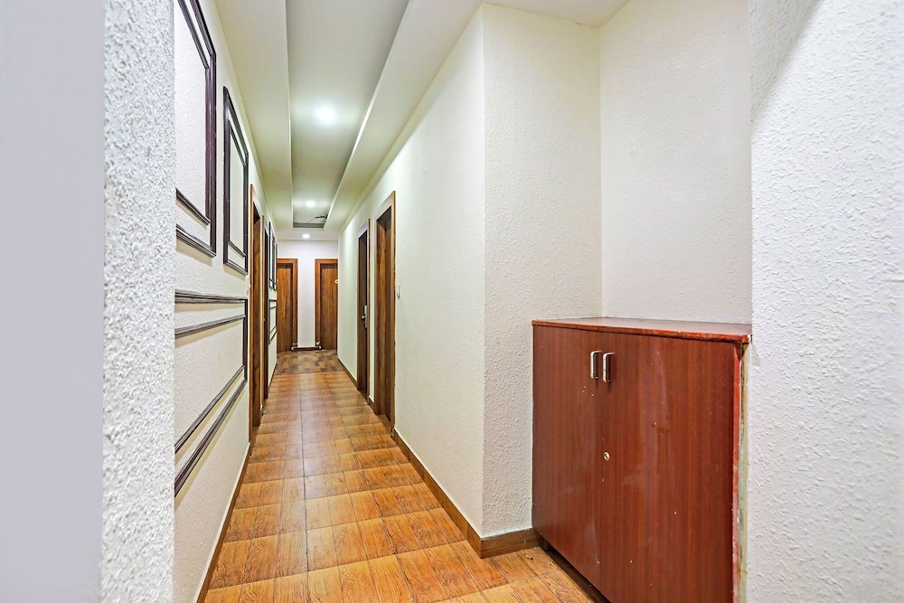 FabHotel Emerald Suites - Near MG Road Metro Station