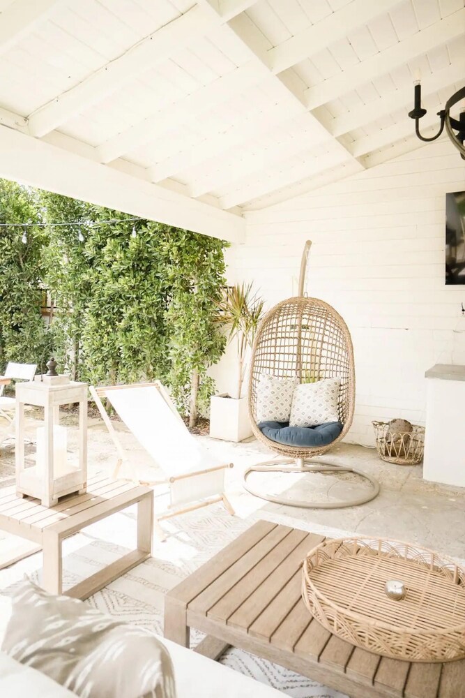 Stunning Beach Hideaway w Luxury Outdoor Living