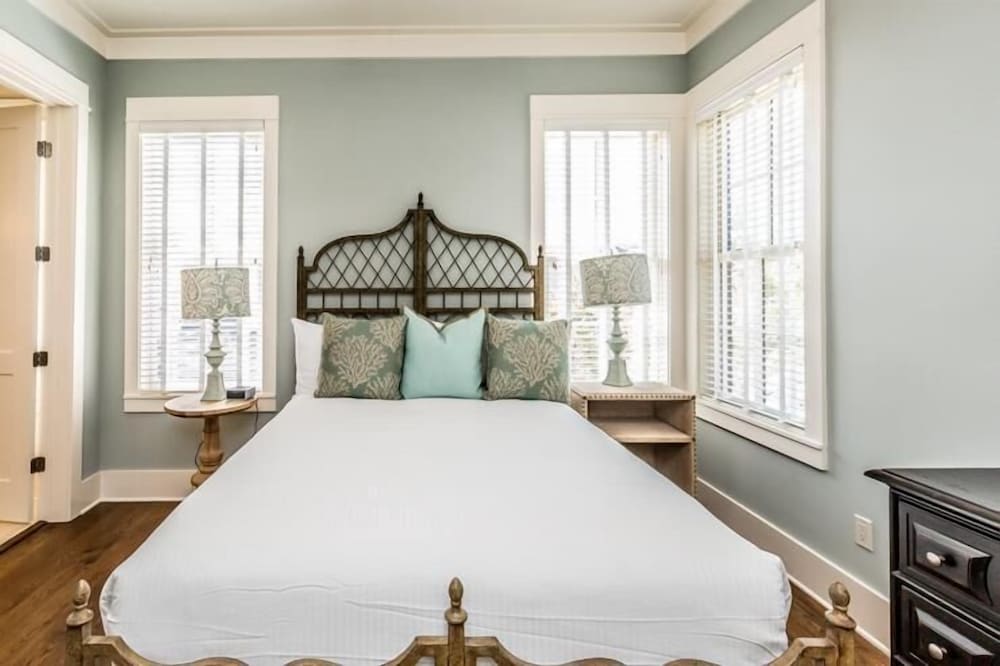 The Flagship of Watersound 5 Bedroom Holiday Home by Five Star Properties
