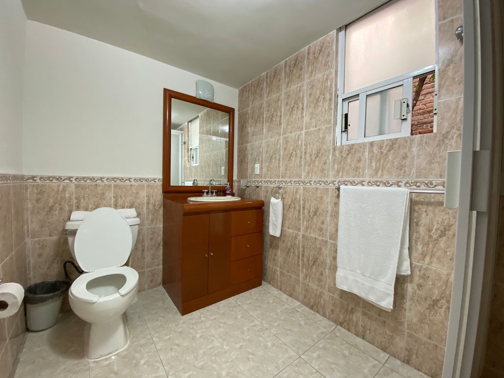 G K Suites Duraznos