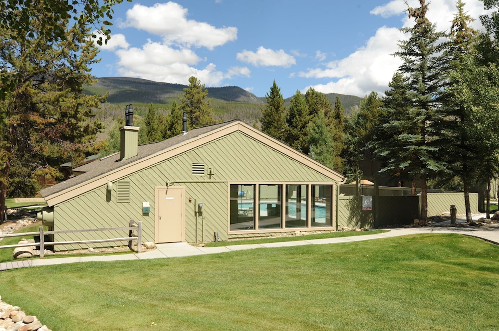 Spacious, Upgraded 2 Bdr W/ Fireplace & Hot Tub Access 2 Bedroom Condo by RedAwning