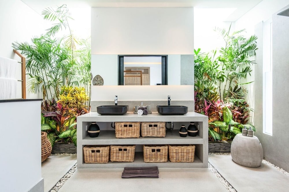 Contemporary 4BR Villa, 400m to Canggu Shore