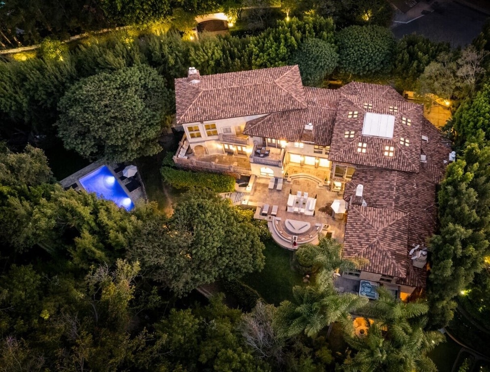 Carolwood - Modern Tuscan Villa With Rolling Lawns and Loggia in Holmby Hills